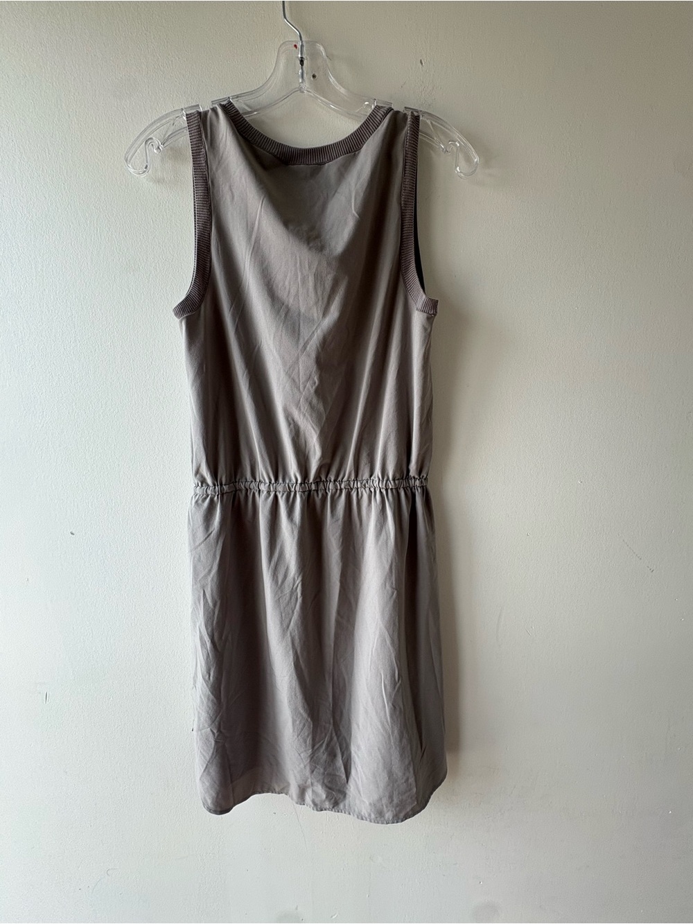 Athlete Rincon Dress in Silver grey Size XS silky fabric lightweight - Picture 3 of 9